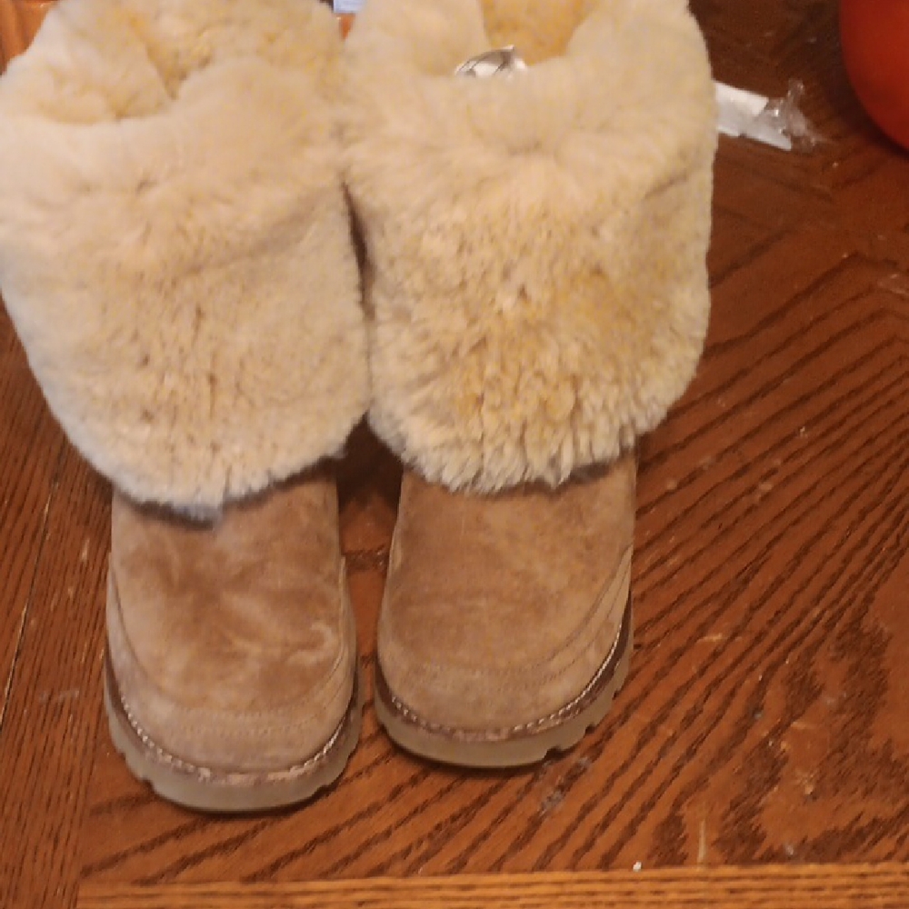 Brown and Cream Shearling Boots - Picture 10 of 11